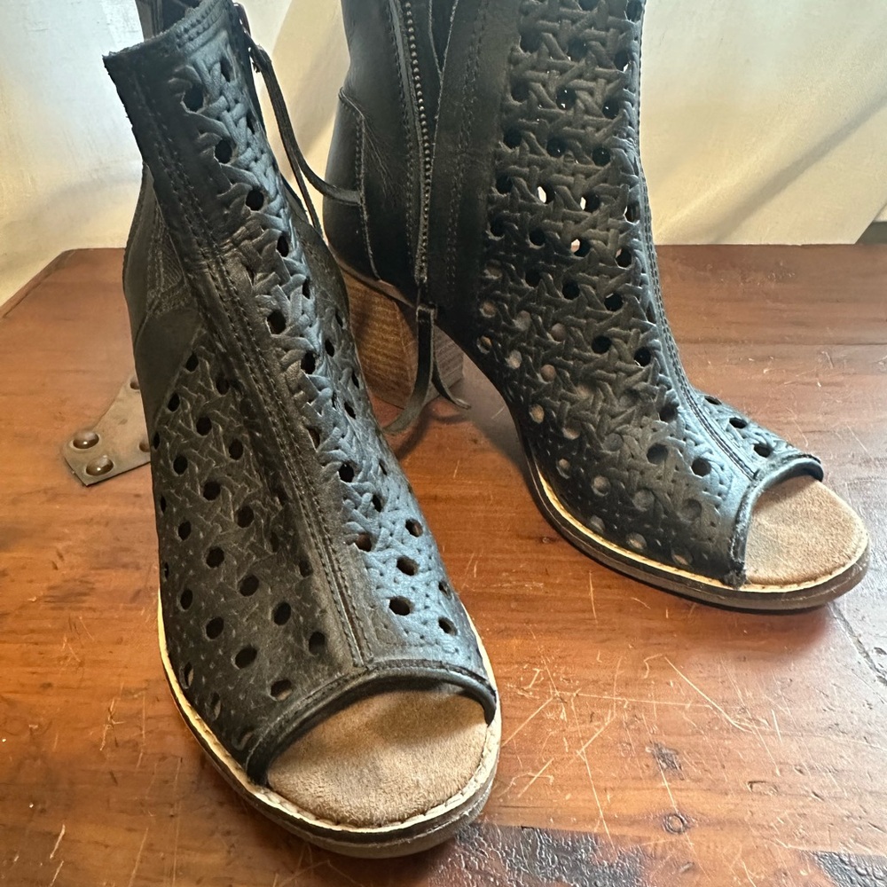 Toms Black Heeled Boots with Perforated Design